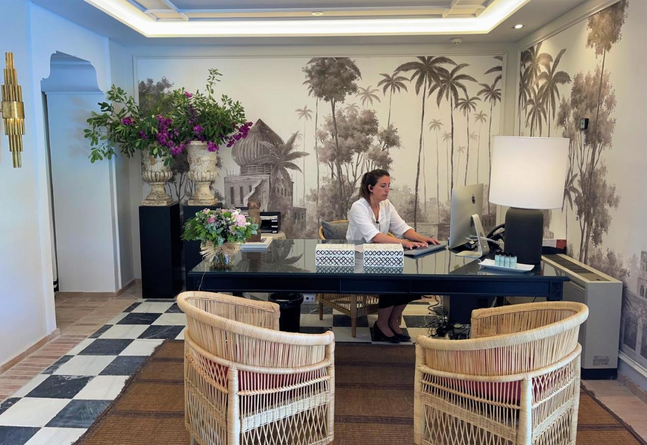 Soho Boutique Castillo De Santa Catalina - Adults Recommended مالقة المظهر الخارجي الصورة Concierge at the Mandarin Oriental, Munich