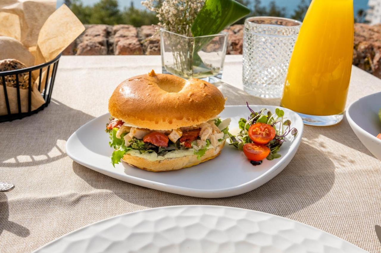 Soho Boutique Castillo De Santa Catalina - Adults Recommended مالقة المظهر الخارجي الصورة A chicken caesar salad bagel