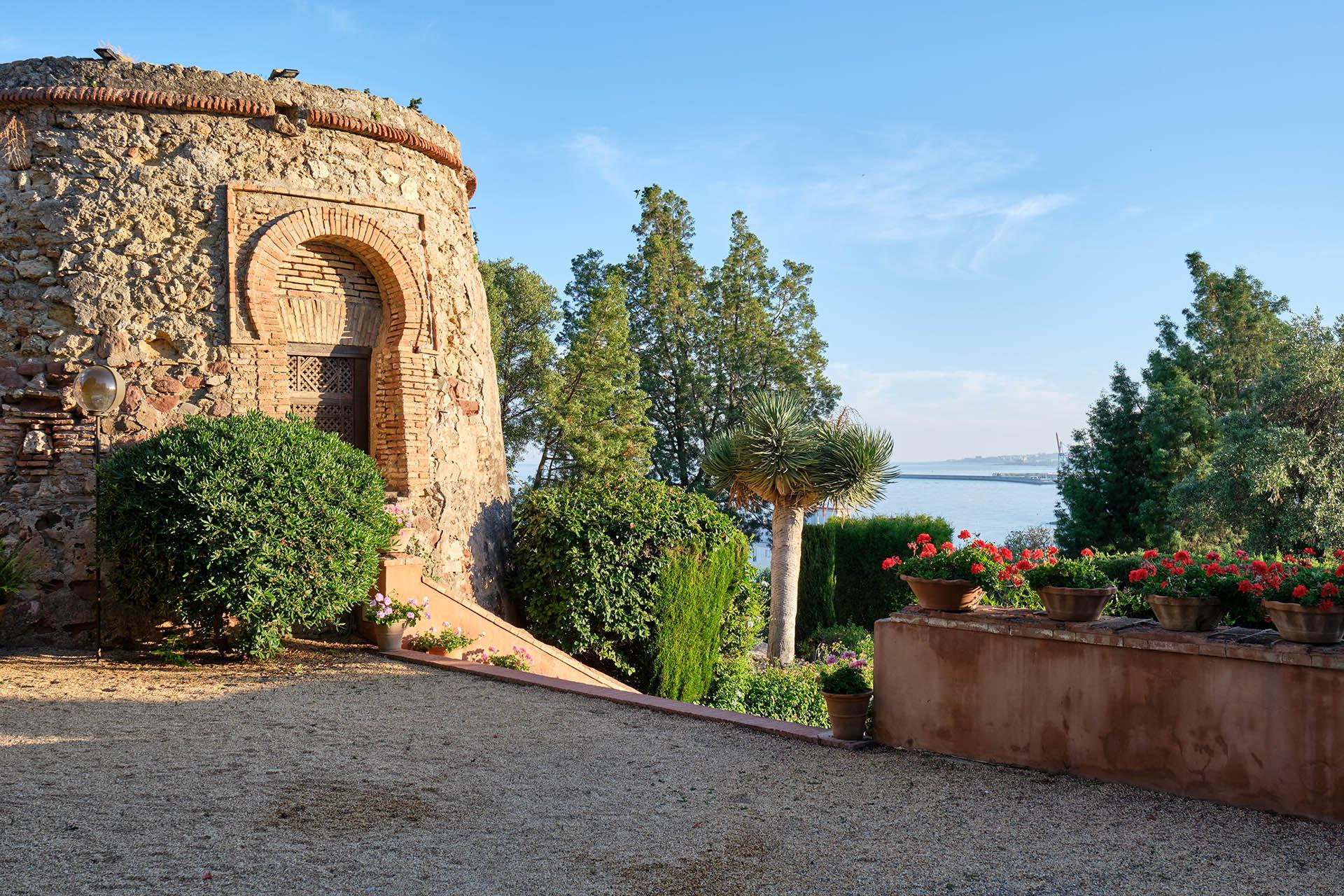 Soho Boutique Castillo De Santa Catalina - Adults Recommended مالقة المظهر الخارجي الصورة The entrance to the castle