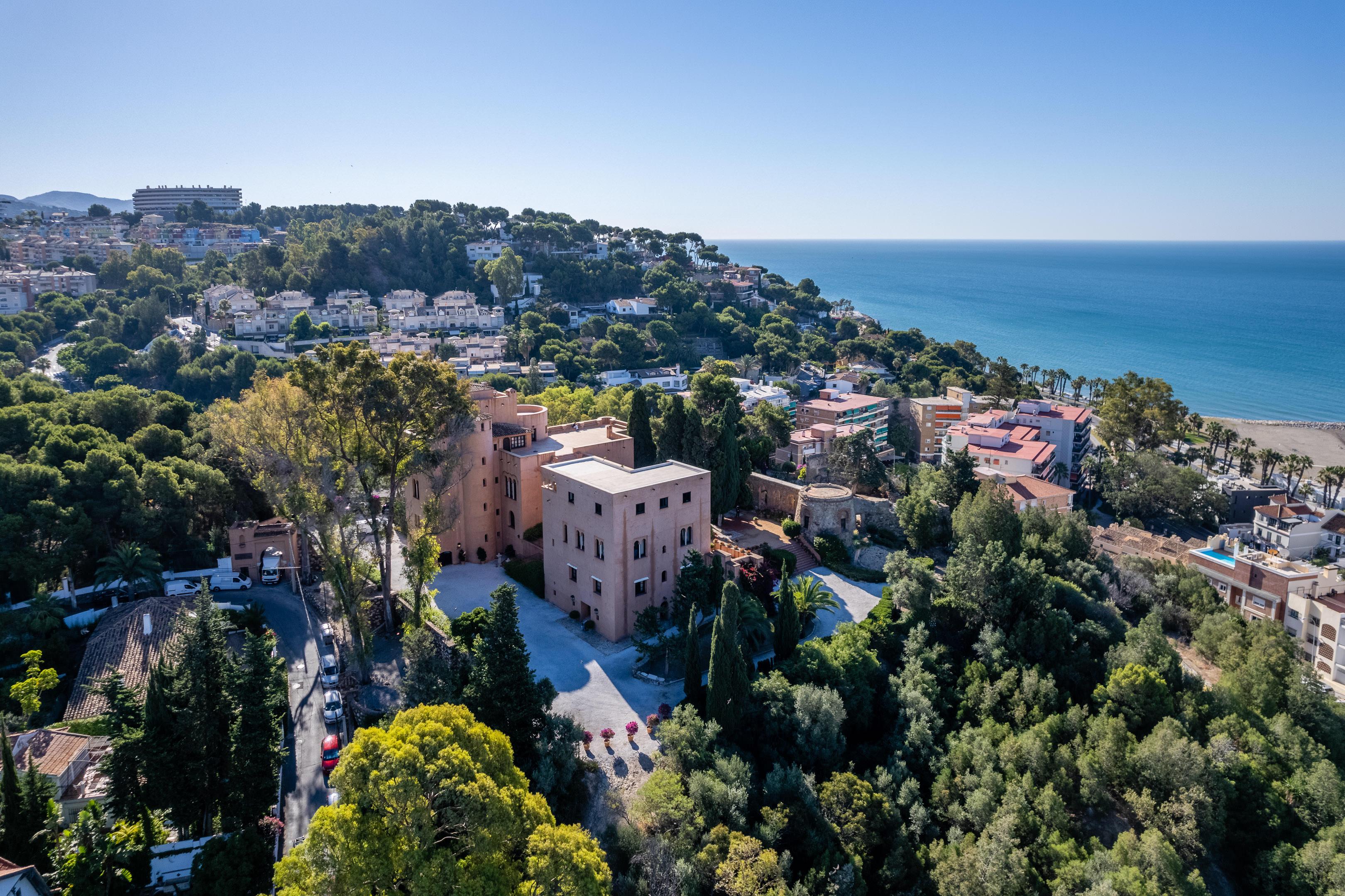 Soho Boutique Castillo De Santa Catalina - Adults Recommended مالقة المظهر الخارجي الصورة Aerial view of the monastery