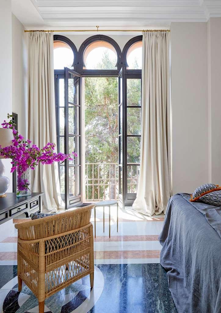 Soho Boutique Castillo De Santa Catalina - Adults Recommended مالقة الغرفة الصورة Curtains in a bedroom